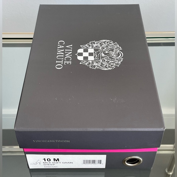 NEW 🌹 Vince Camuto White Pumps. US 10. - Picture 12 of 14